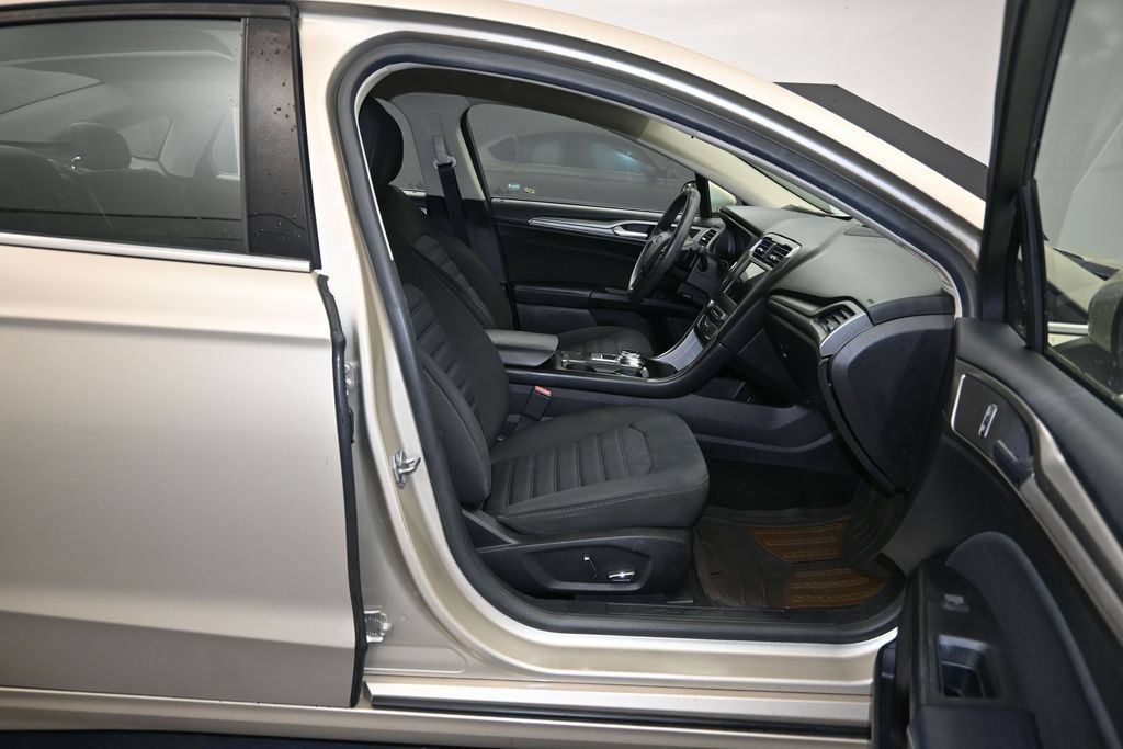 Used 2018 Ford Fusion SE w/ Fusion SE Technology Package FWD image 27