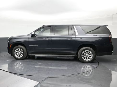 Certified 2025 Chevrolet Suburban Premier image 2