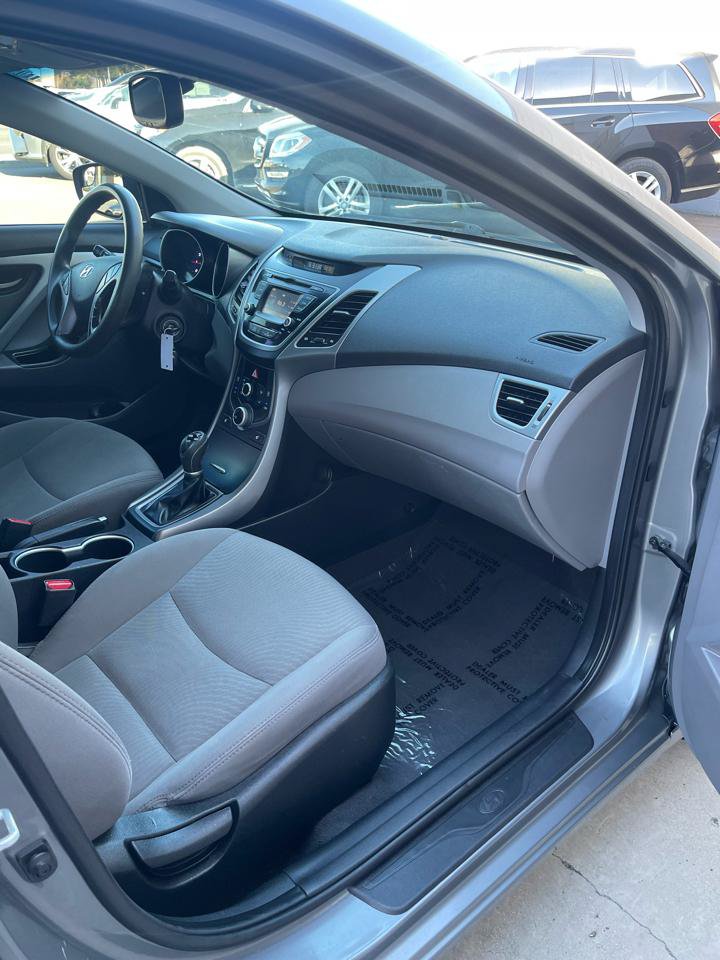Used 2014 Hyundai Elantra SE w/ Option Group 02 FWD image 18