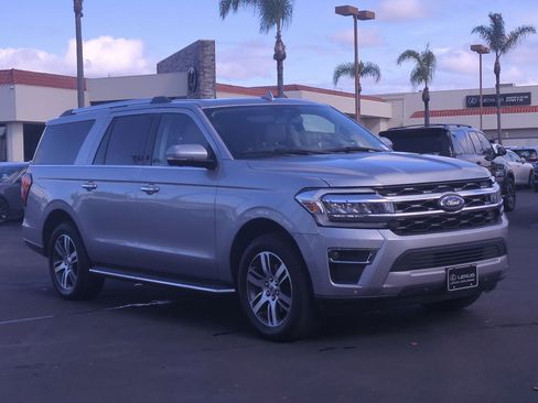 Used 2023 Ford Expedition Max Limited image 3