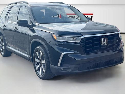 Used 2025 Honda Pilot Elite image 1