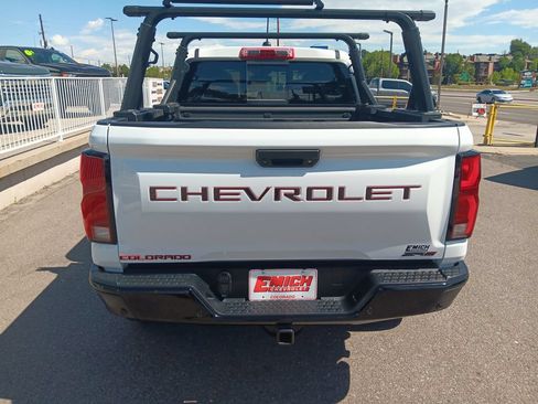 Used 2025 Chevrolet Colorado ZR2 w/ Technology Package AWD/4WD image 4