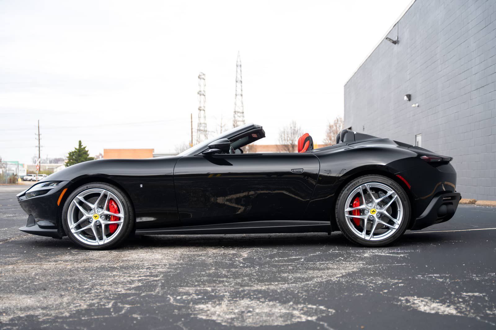 Used 2025 Ferrari Roma Spider RWD image 5