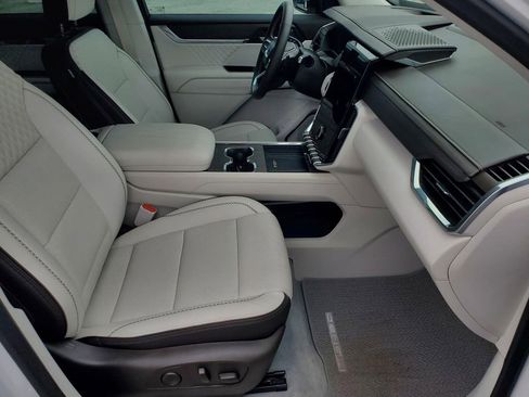Certified 2025 GMC Acadia Denali FWD image 10