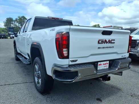 New 2026 GMC Sierra 2500 SLE w/ SLE Value Package; AWD/4WD image 5