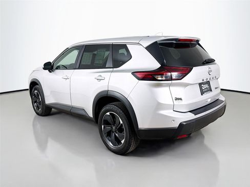 Used 2024 Nissan Rogue SV AWD/4WD image 10