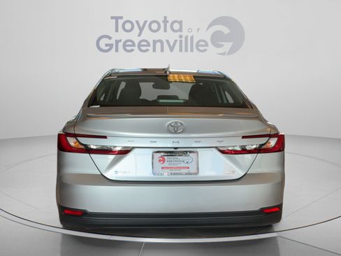 Used 2025 Toyota Camry LE w/ Convenience Package FWD image 5