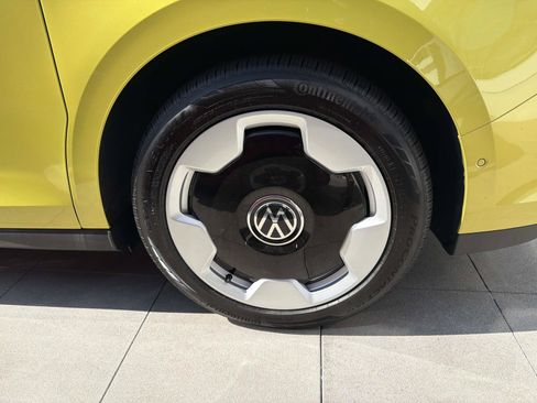 Certified 2025 Volkswagen ID. Buzz Pro S Plus AWD/4WD image 6