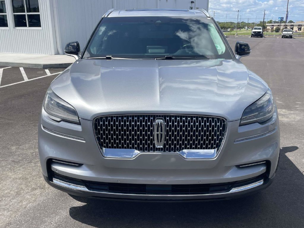 Used 2024 Lincoln Aviator 2WD w/ Premium Package image 8