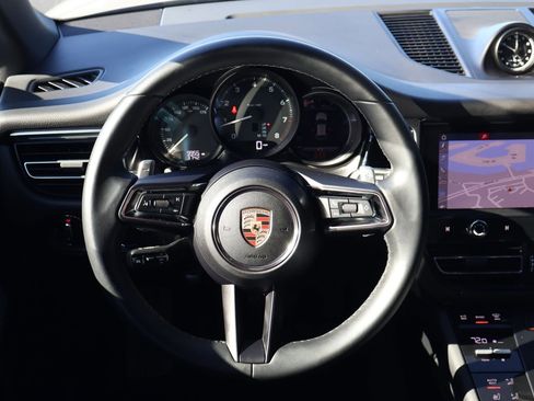 Certified 2024 Porsche Macan image 15