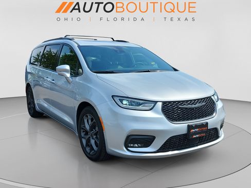 Used 2022 Chrysler Pacifica Limited w/ S Appearance Package FWD image 7