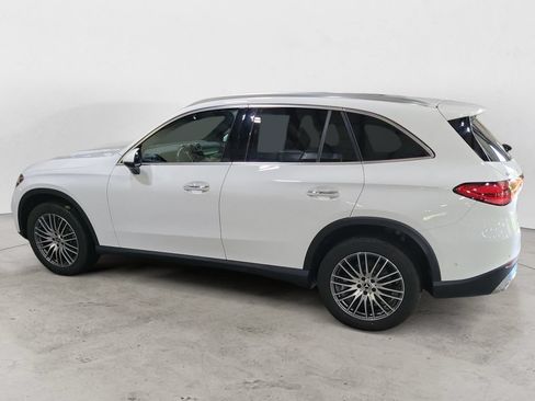 Used 2025 Mercedes-Benz GLC 300 4MATIC image 2