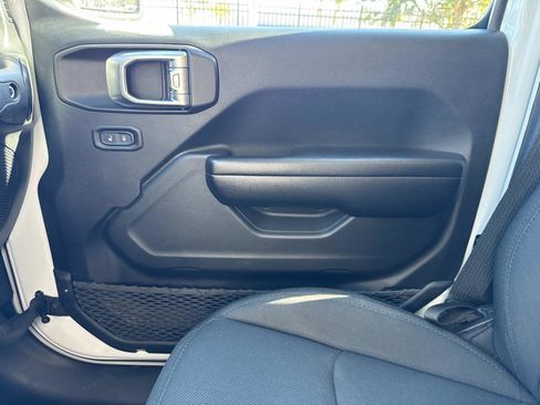 Used 2021 Jeep Gladiator Willys image 21