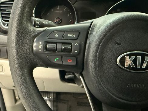 Used 2017 Kia Sedona LX image 29