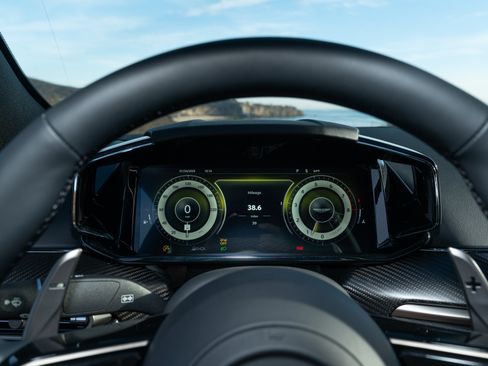 Used 2025 Aston Martin V8 Vantage Coupe RWD image 13