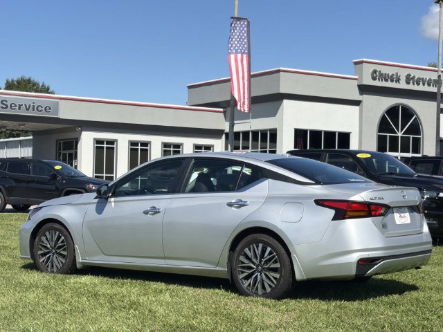 Used 2025 Nissan Altima 2.5 SV FWD image 10