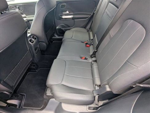 Used 2024 Mercedes-Benz GLB 250 4MATIC image 18