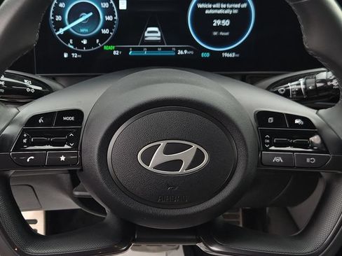 Used 2025 Hyundai Elantra SEL FWD image 25