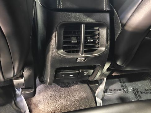 Used 2019 Jeep Cherokee Limited image 27