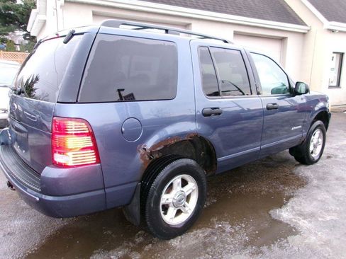Used 2004 Ford Explorer XLT image 1