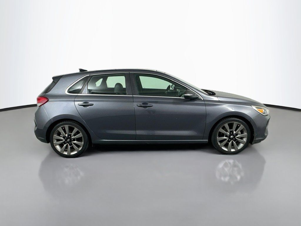 Used 2018 Hyundai Elantra GT Sport w/ Sport Tech Package 04 FWD image 4