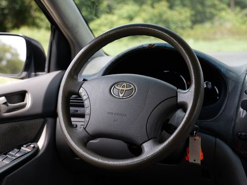 Used 2010 Toyota Sienna CE FWD image 27