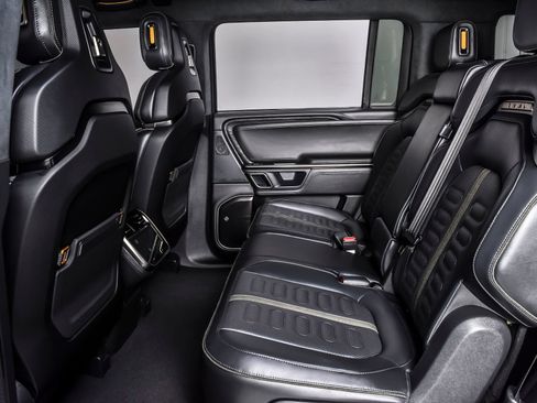 Used 2024 Rivian R1S Adventure AWD/4WD image 19