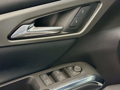 Used 2025 Chevrolet Traverse LT image 15