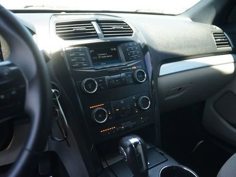 Certified 2018 Ford Explorer FWD image 28