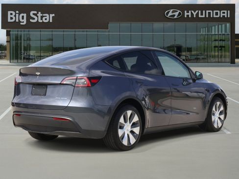 Used 2023 Tesla Model Y Long Range AWD/4WD image 4