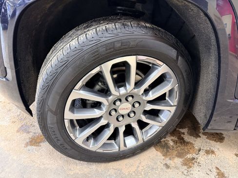 Used 2021 GMC Acadia Denali w/ Denali Ultimate Package image 4