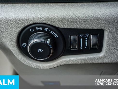 Used 2023 Chrysler Pacifica Touring-L FWD image 52