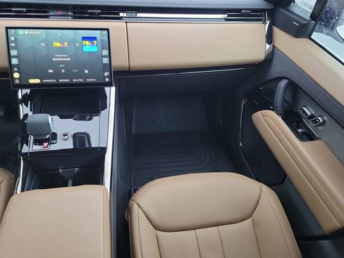 Used 2025 Land Rover Range Rover Sport SE AWD/4WD image 16