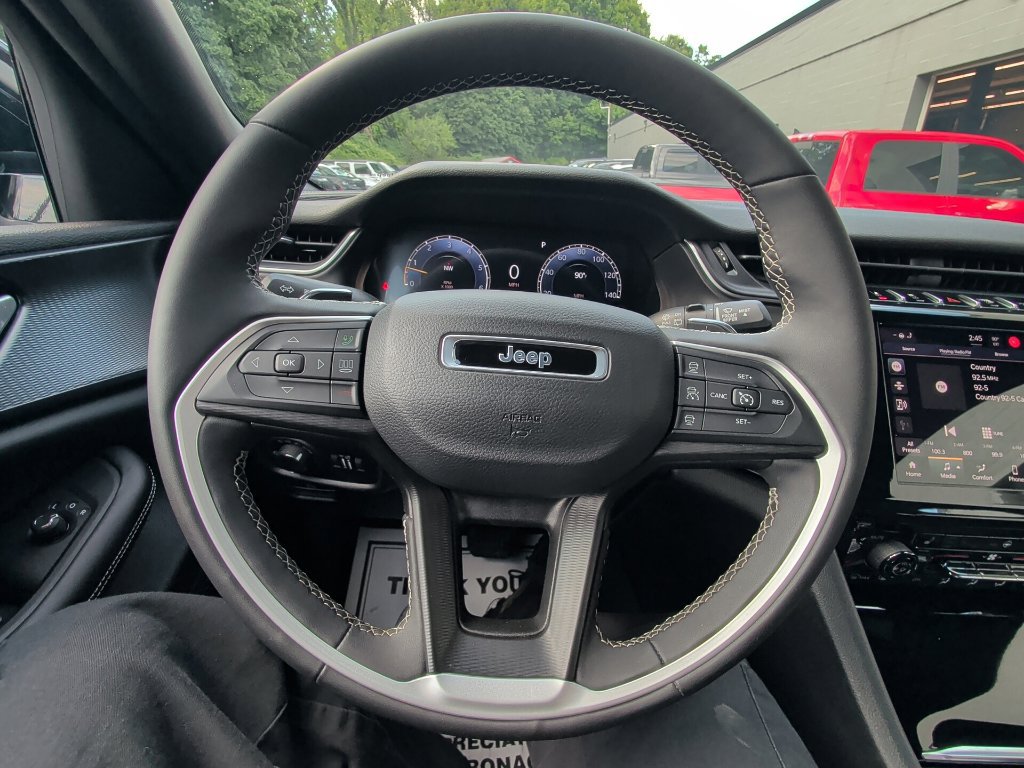 Used 2023 Jeep Grand Cherokee L Laredo AWD/4WD image 22