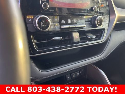 Used 2021 Toyota Highlander XLE image 24