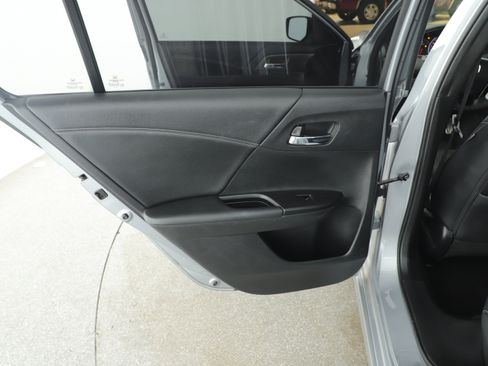 Used 2017 Honda Accord Sport image 8