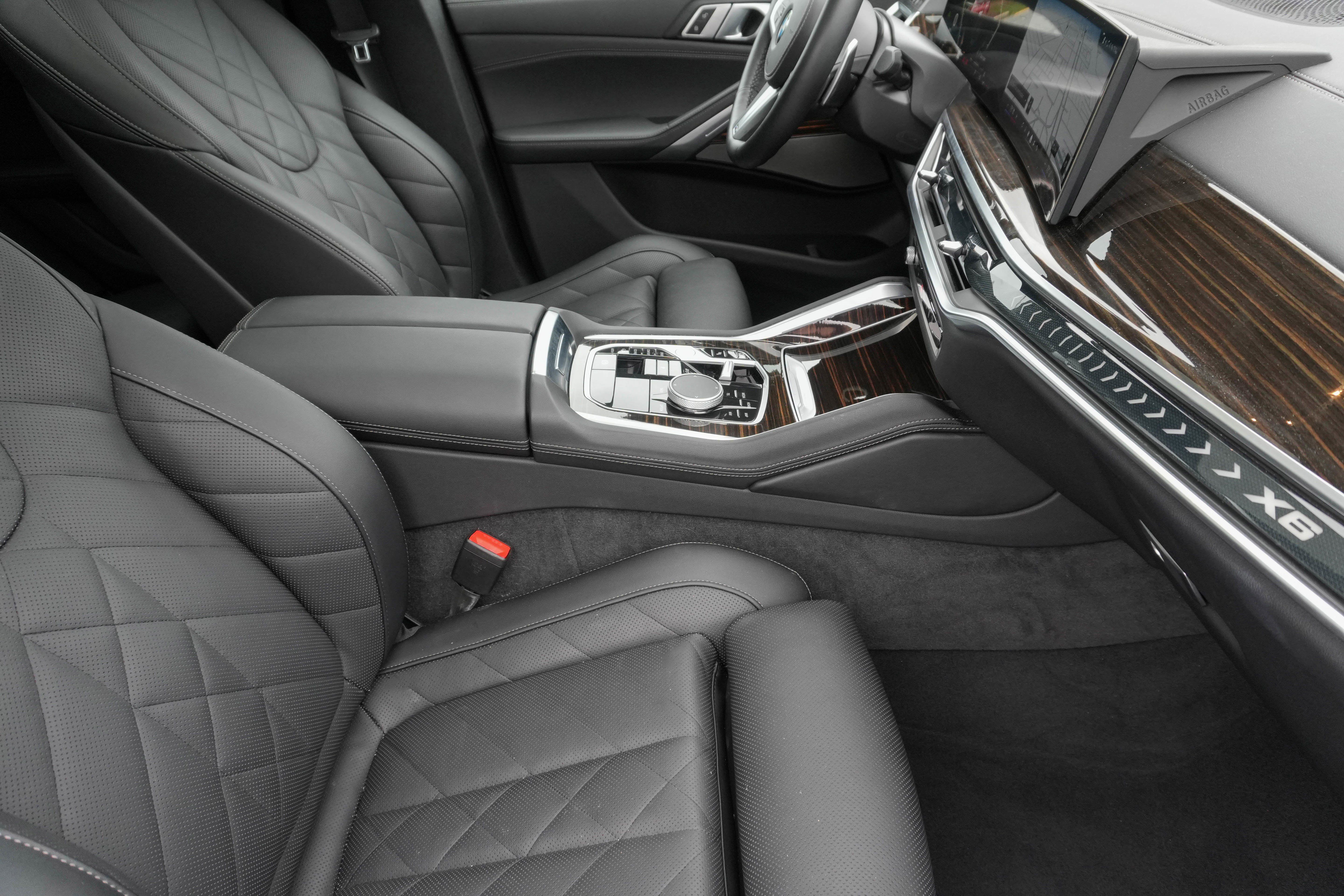 Certified 2025 BMW X6 xDrive40i AWD/4WD image 12