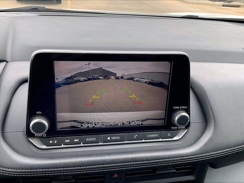 Used 2024 Nissan Rogue S FWD image 20