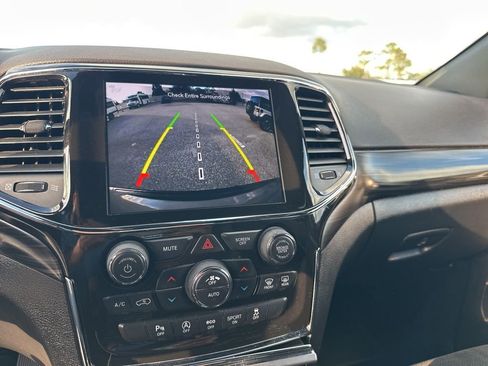 Used 2021 Jeep Grand Cherokee Altitude image 16