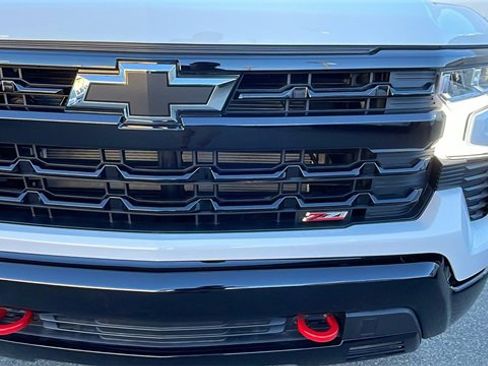 Used 2025 Chevrolet Silverado 1500 LT Trail Boss w/ Convenience Package II image 9