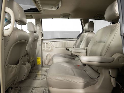 Used 2004 Toyota Sienna XLE Limited image 19