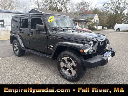 Used 2016 Jeep Wrangler Unlimited Sahara w/ Dual Top Group image 4