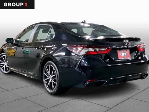 Used 2021 Toyota Camry SE w/ Cold Weather Package image 11