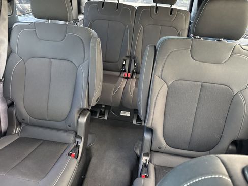 Used 2025 Jeep Grand Cherokee L Laredo RWD image 23
