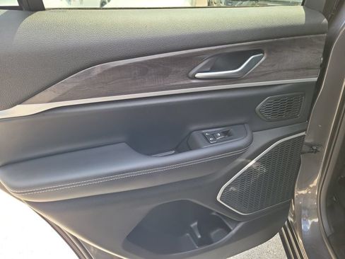 Used 2022 Jeep Grand Cherokee Limited RWD image 12