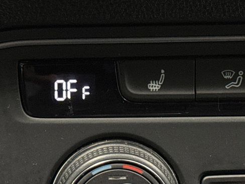 Used 2021 Volkswagen Atlas Cross Sport SE w/ Panoramic Sunroof Package image 8