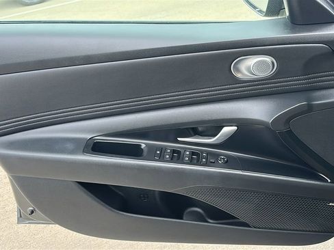 Used 2025 Hyundai Elantra Limited FWD image 20