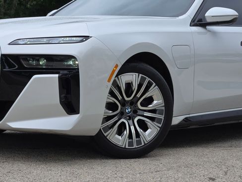 Used 2024 BMW 750e xDrive w/ Executive Package image 3