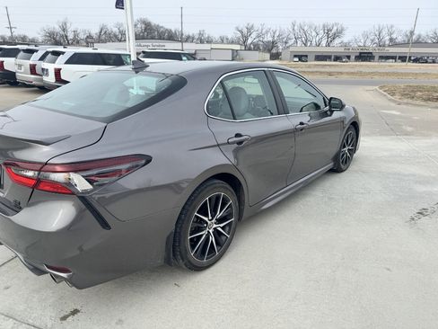 Used 2023 Toyota Camry SE image 7