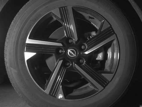 Used 2025 Nissan Sentra SV image 13